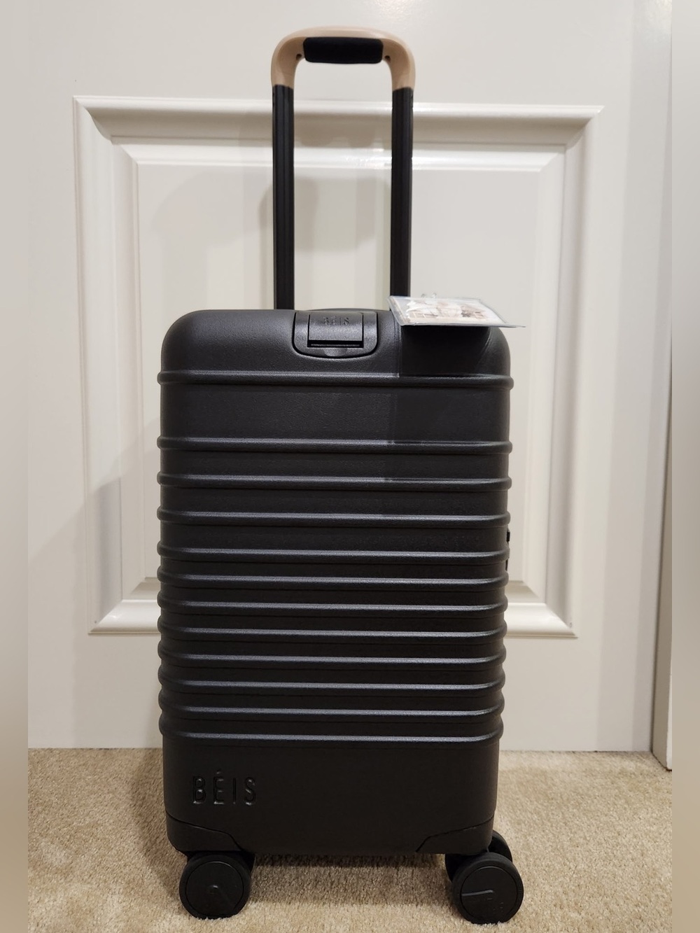 BEIS Small Carry On Black Luggage Spinner International TSA lock NWT - Picture 3 of 6